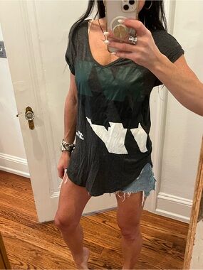 Women's Charcoal Graphic V-Neck Tee - Black/White